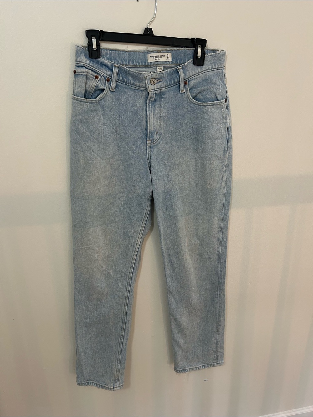 Abercrombie Curve Love ‘The 90s Straight. Low Rise. Light Wash Jeans